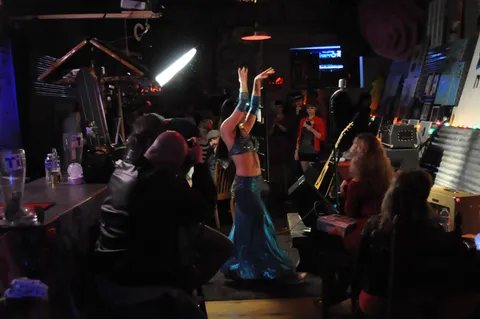 Reischa performing live 3