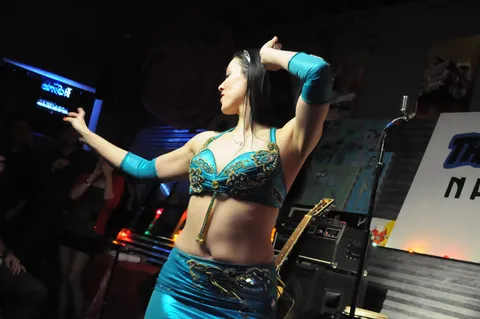 Reischa performing live 8