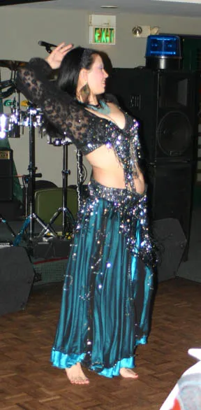 Reischa performing live 27
