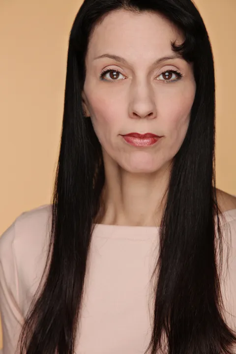 Reischa headshot 1