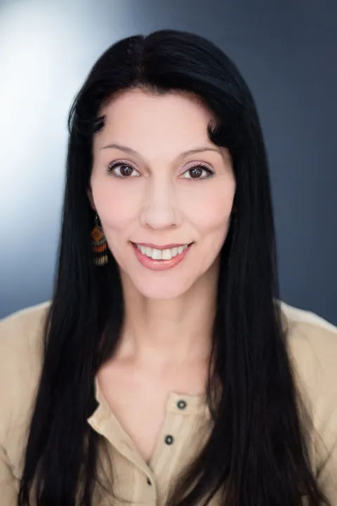 Reischa headshot 2