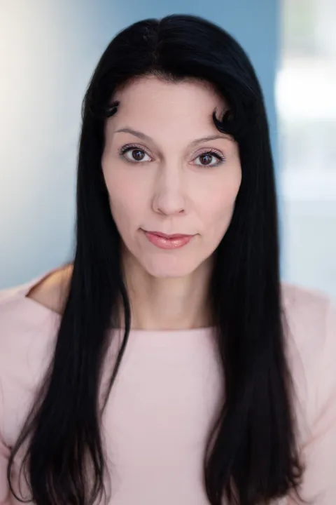 Reischa headshot 3
